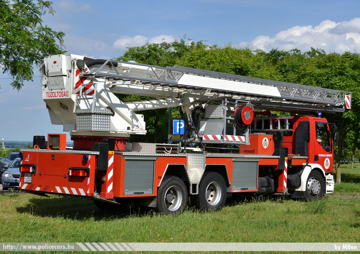 Renault Premium 420 Bronto Skylift F42 RL, Dunaújvárosi Hivatásos Tûzoltóparancsnokság, fotó: MBen
Keywords: tûzoltóautó tûzoltó tûzoltóság magyar Magyarország katasztrófavédelem fire firetruck Hungary hungarian HLN-008