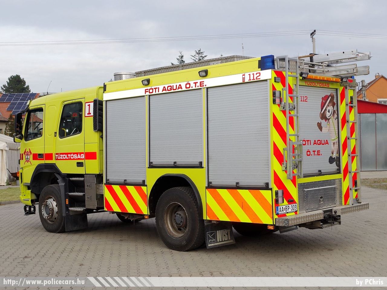 Volvo FM, Fóti Aqua Önkéntes Tûzoltó Egyesület, fotó: PChris
Keywords: tûzoltó tûzoltóautó tûzoltóság magyar Magyarország ÖTE hungarian Hungary fire firetruck AABP-309