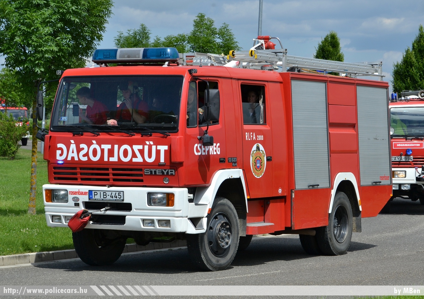 Steyr 13S23 4x4, Csepregi Önkormányzati Tûzoltóparancsnokság, fotó: MBen
Keywords: tûzoltóautó tûzoltó ÖTP tûzoltóság magyar Magyarország fire firetruck Hungary hungarian PIB-445