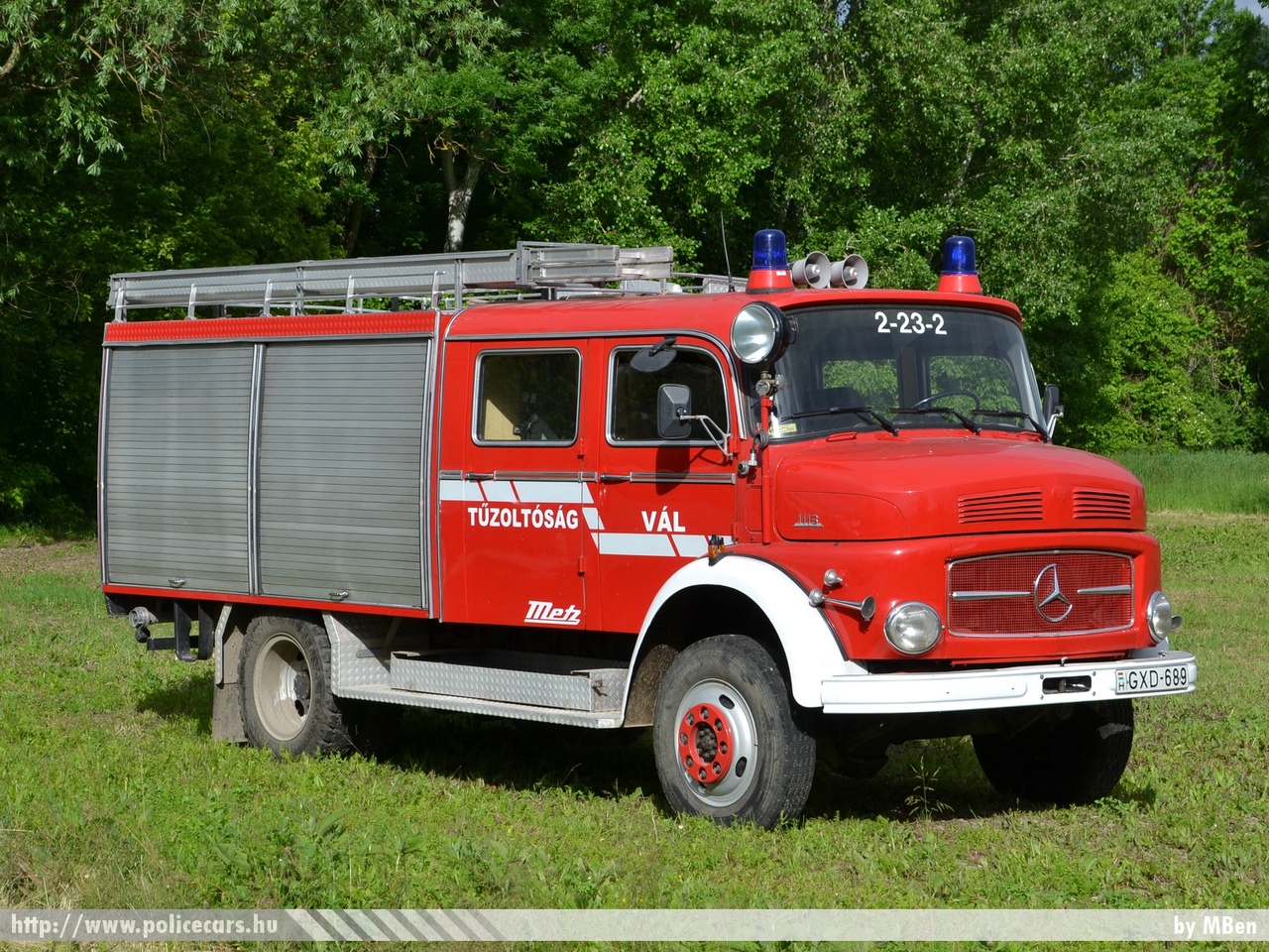 Mercedes 1113 Metz, Váli Tûzoltó Egyesület, fotó: MBen
Keywords: tûzoltó tûzoltóautó tûzoltóság magyar Magyarország ÖTE hungarian Hungary fire firetruck GXD-689