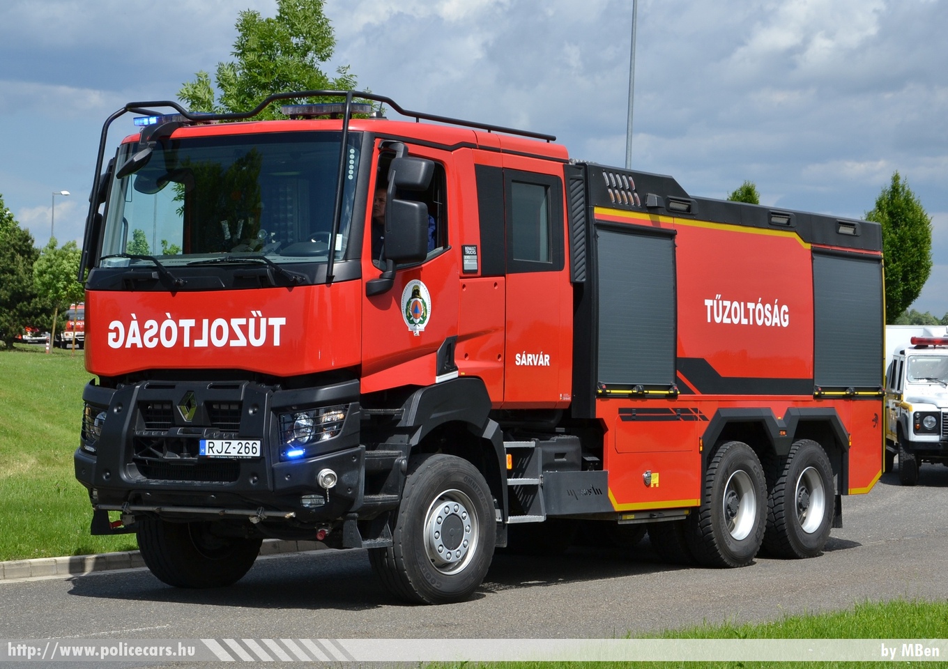 Renault K, Vas Vármegyei Katasztrófavédelmi Igazgatóság, Sárvári Tûzoltóparancsnokság, fotó: MBen
Keywords: tûzoltóautó tûzoltó tûzoltóság magyar Magyarország katasztrófavédelem fire firetruck Hungary hungarian RJZ-266