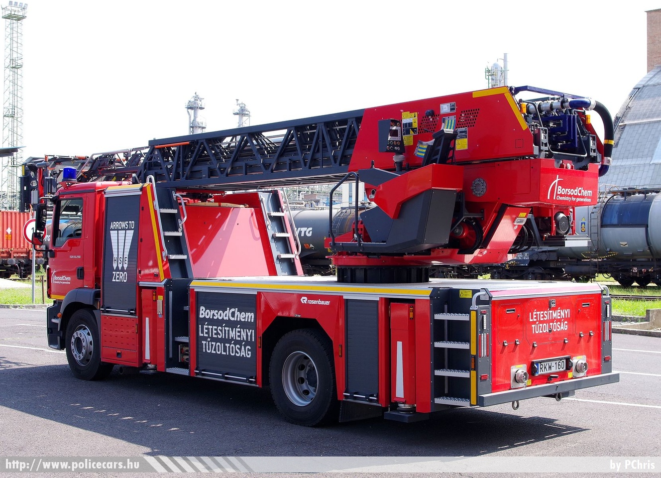MAN TGM 18.290 Rosenbauer L32A XS, Borsodchem Zrt., fotó: PChris
Keywords: létesítményi tûzoltó tûzoltóautó tûzoltóság magyar Magyarország fire firetruck Hungary hungarian RKW-160