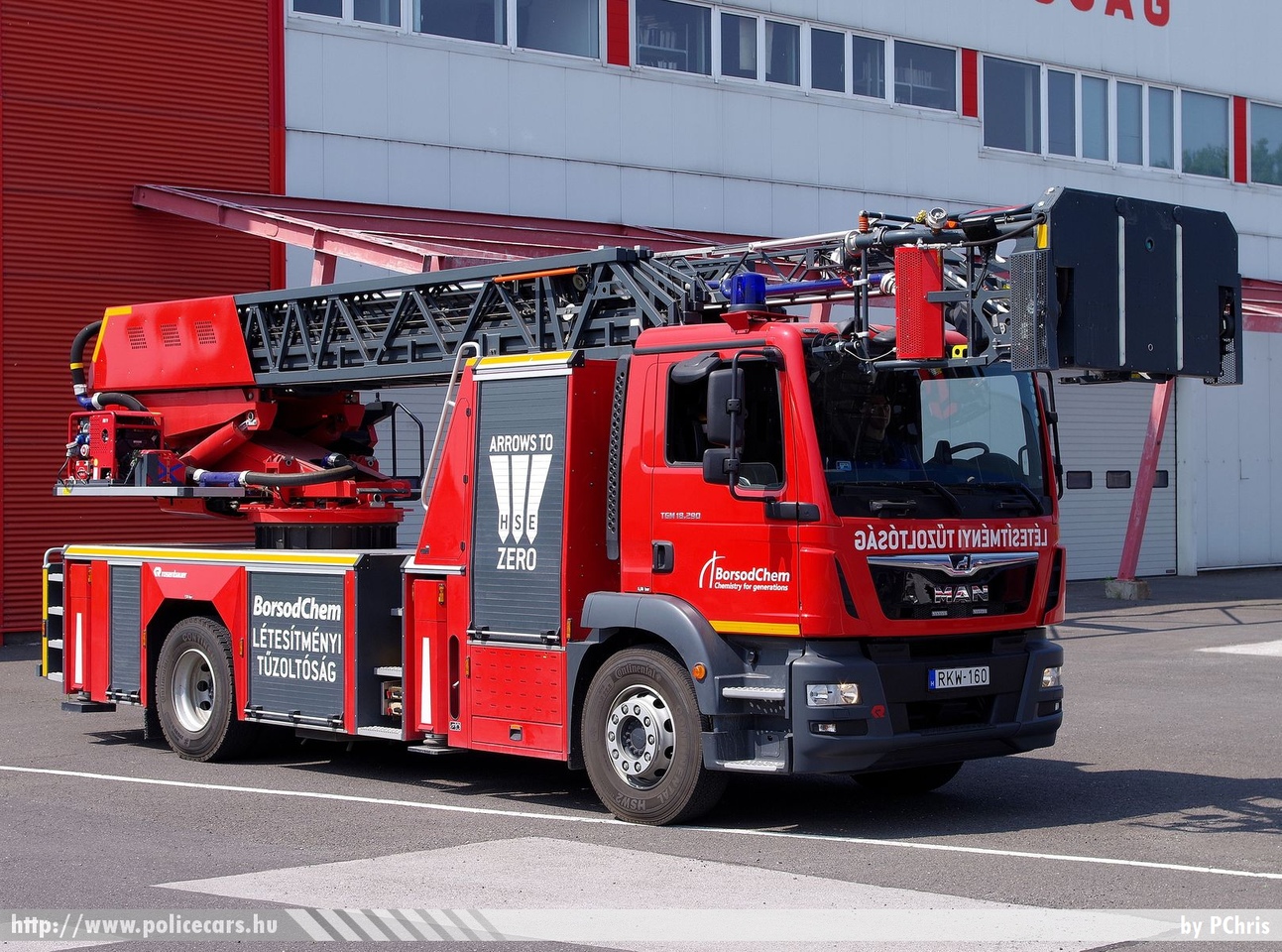 MAN TGM 18.290 Rosenbauer L32A XS, Borsodchem Zrt., fotó: PChris
Keywords: létesítményi tûzoltó tûzoltóautó tûzoltóság magyar Magyarország fire firetruck Hungary hungarian RKW-160