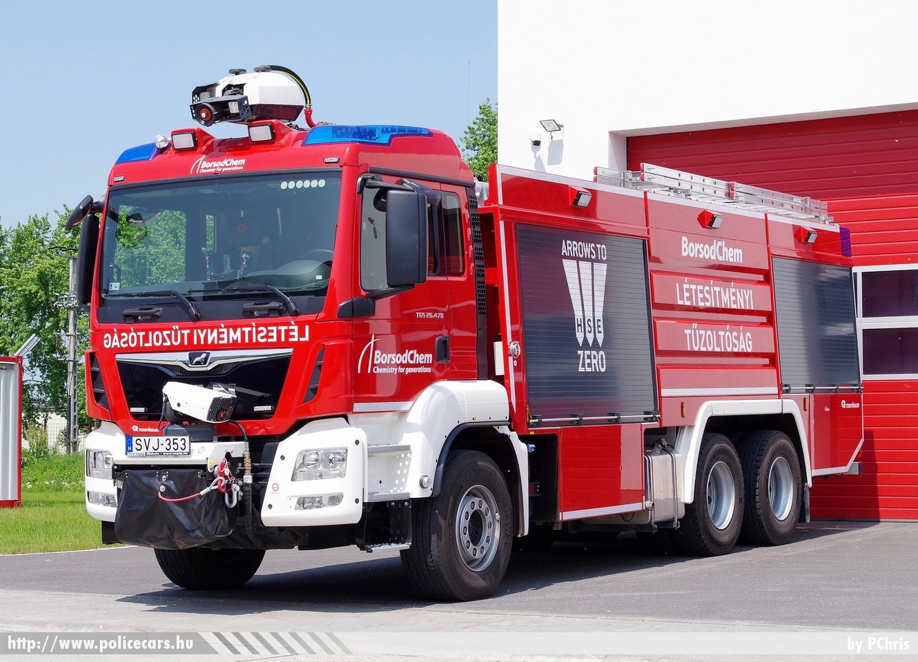 MAN TGS 26.470 ULF 6000/1000/1000 Rosenbauer, BorsodChem Zrt., fotó: PChris
Keywords: létesítményi tûzoltó tûzoltóautó tûzoltóság magyar Magyarország fire firetruck Hungary hungarian SVJ-353