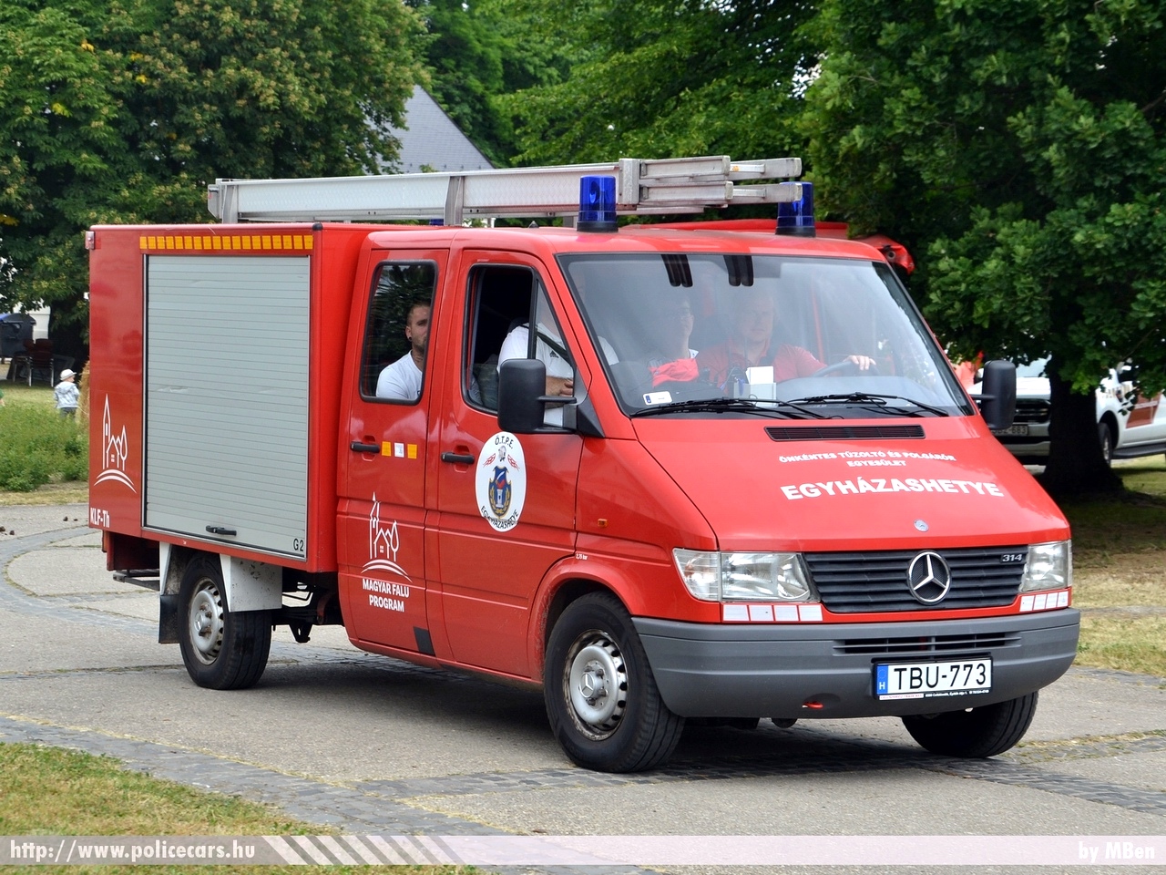 Mercedes Sprinter 314, Egyházashetyei Önkéntes Tűzoltó És Polgárőr Egyesület, fotó: MBen
Keywords: tűzoltó tűzoltóautó tűzoltóság magyar Magyarország ÖTE hungarian Hungary fire firetruck TBU-773
