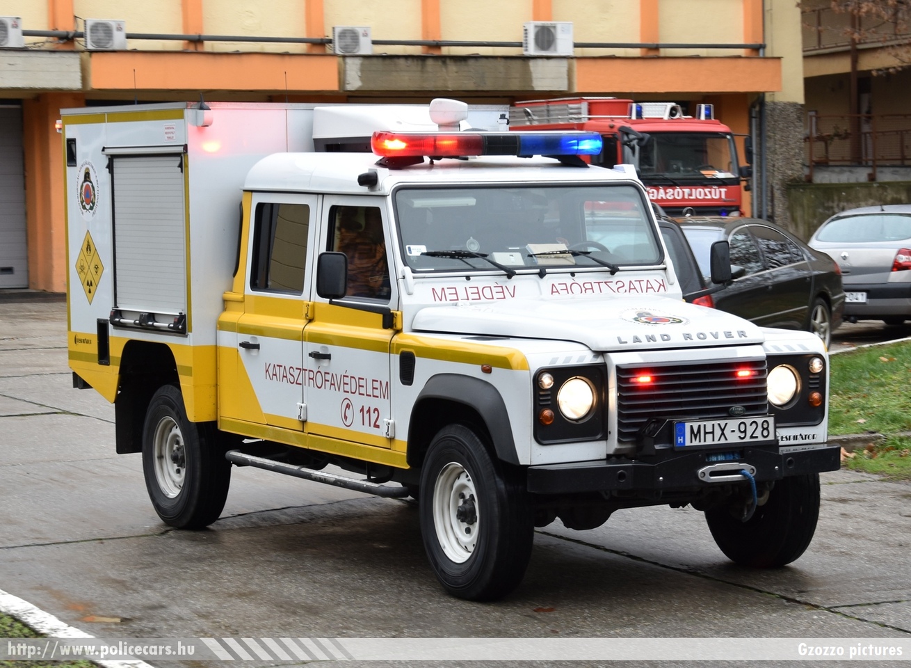 Land Rover Defender KML-ADR HEROS, Somogy Vármegyei Katasztrófavédelmi Igazgatóság, fotó: Gzozzo pictures
Keywords: tûzoltó tûzoltóság tûzoltóautó magyar Magyarország katasztrófavédelem fire firetruck magyar hungarian Hungary MHX-928
