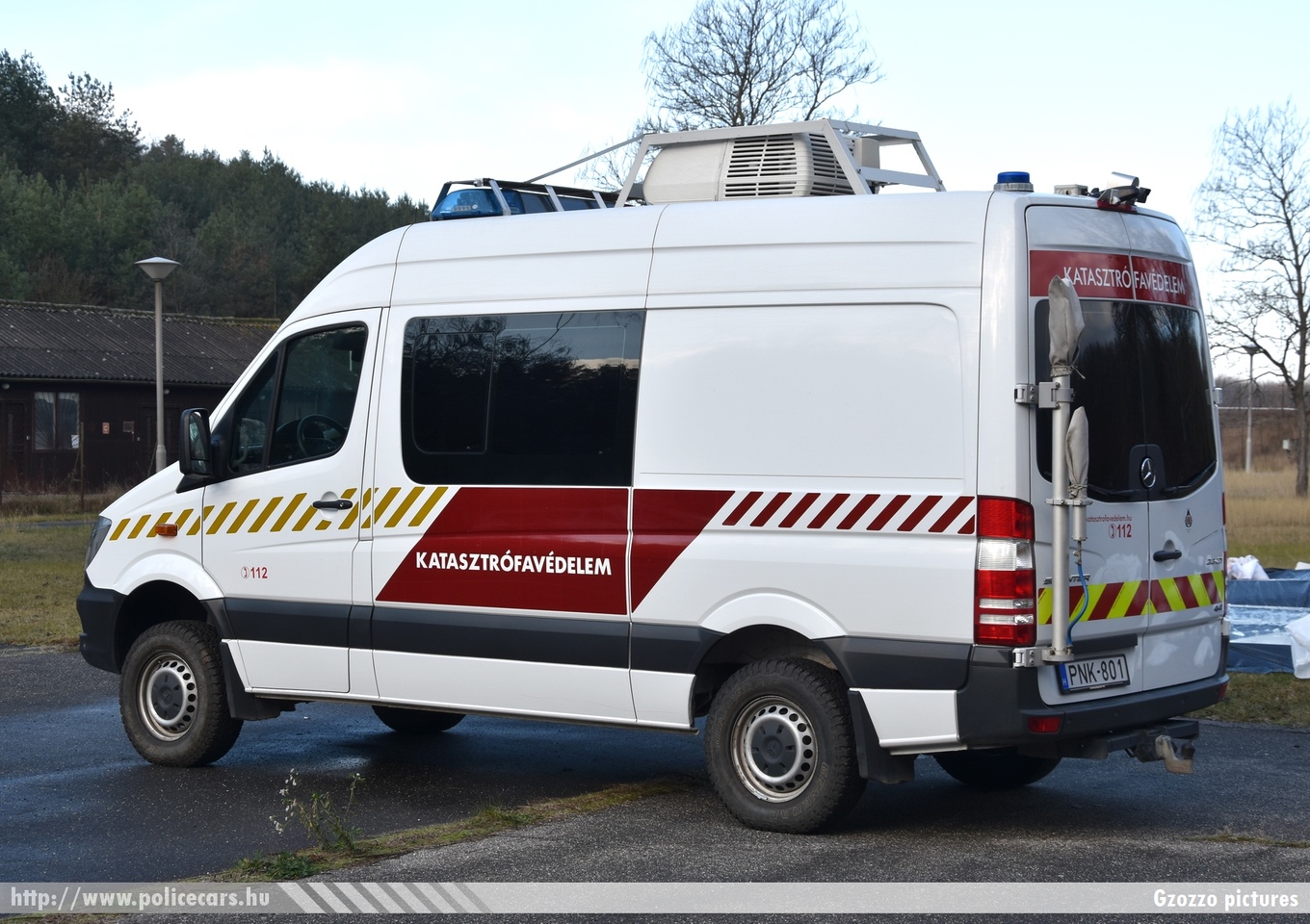 Mercedes Sprinter II facelift, Országos Katasztrófavédelmi Fõigazgatóság, fotó: Gzozzo pictures
Keywords: tûzoltóautó tûzoltó tûzoltóság magyar Magyarország katasztrófavédelem fire firetruck Hungary hungarian PNK-801