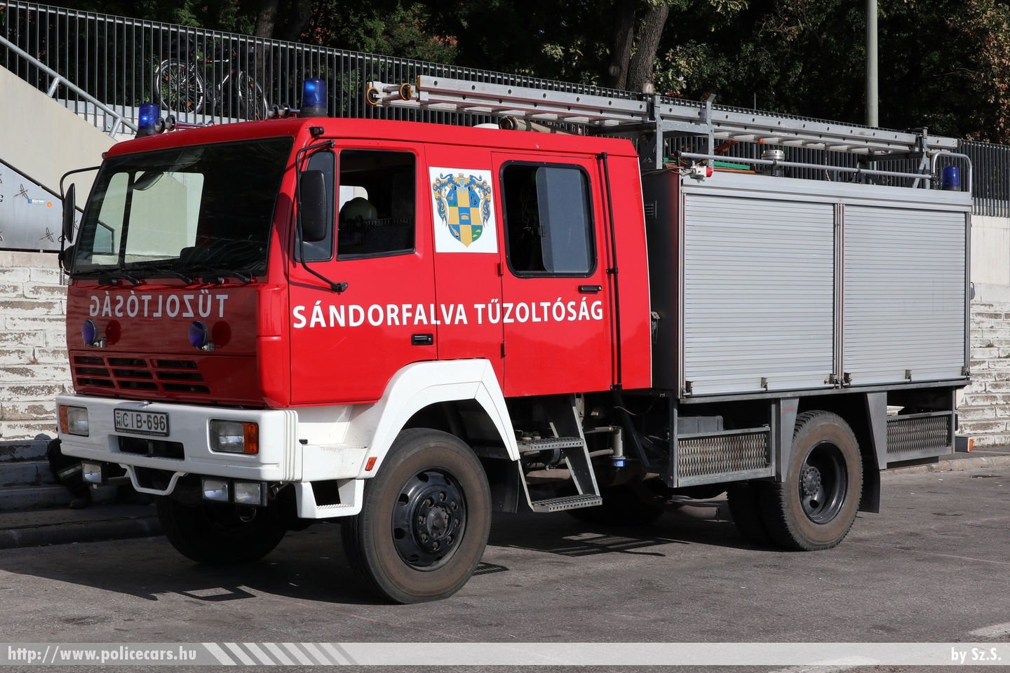 Steyr 13s23, Sándorfalva Nagyközség Önkéntes Tűzoltó Egyesület fotó: Sz.S.
Keywords: tűzoltó tűzoltóautó tűzoltóság magyar Magyarország ÖTE hungarian Hungary fire firetruck CIB-696