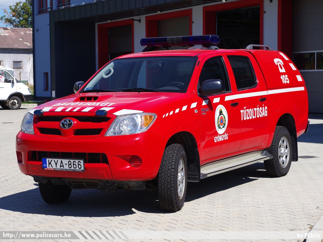 Toyota Hilux D4-D, Gyöngyösi Katasztrófavédelmi Kirendeltség, fotó: PChris
Keywords: tűzoltóautó tűzoltó tűzoltóság magyar Magyarország katasztrófavédelem fire firetruck Hungary hungarian KYA-866