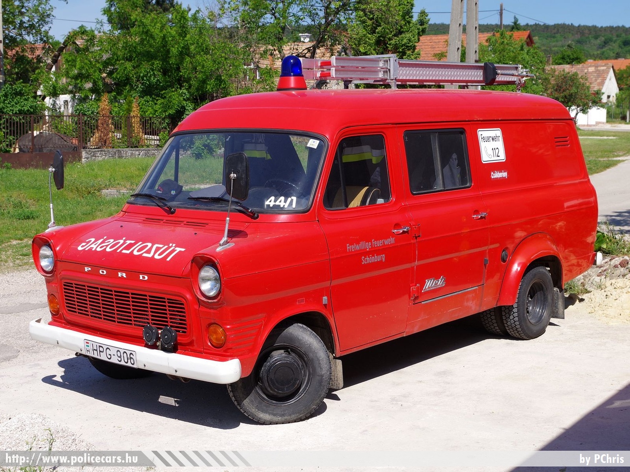 Ford Transit, Csákberényi Önkéntes Tűzoltó Egyesület, fotó: PChris
Keywords: ÖTE magyar Magyarország tûzoltó tûzoltóautó tûzoltóság Hungary hungarian fire firetruck HPG-906