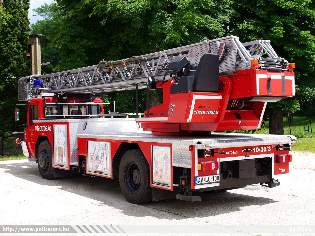 Iveco-Magirus 120-25 DLK 23-12, Bicskei Önkormányzati Tűzoltóság, fotó: PChris
Keywords: tûzoltó tûzoltóautó tûzoltóság magyar Magyarország ÖTP hungarian Hungary fire firetruck AALC-108