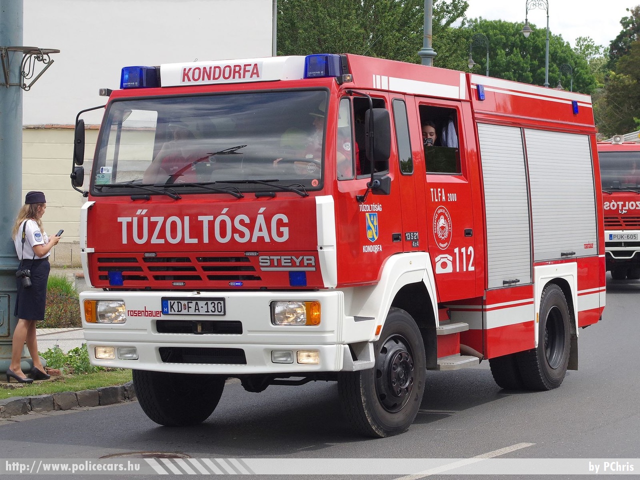 Steyr 13S21 4x4 TLFA 2000 Rosenbauer, Önkéntes Tűzoltó Egyesület Kondorfa, fotó: PChris
Keywords: ÖTE magyar Magyarország tűzoltó tűzoltóautó tűzoltóság Hungary hungarian fire firetruck KDFA-130