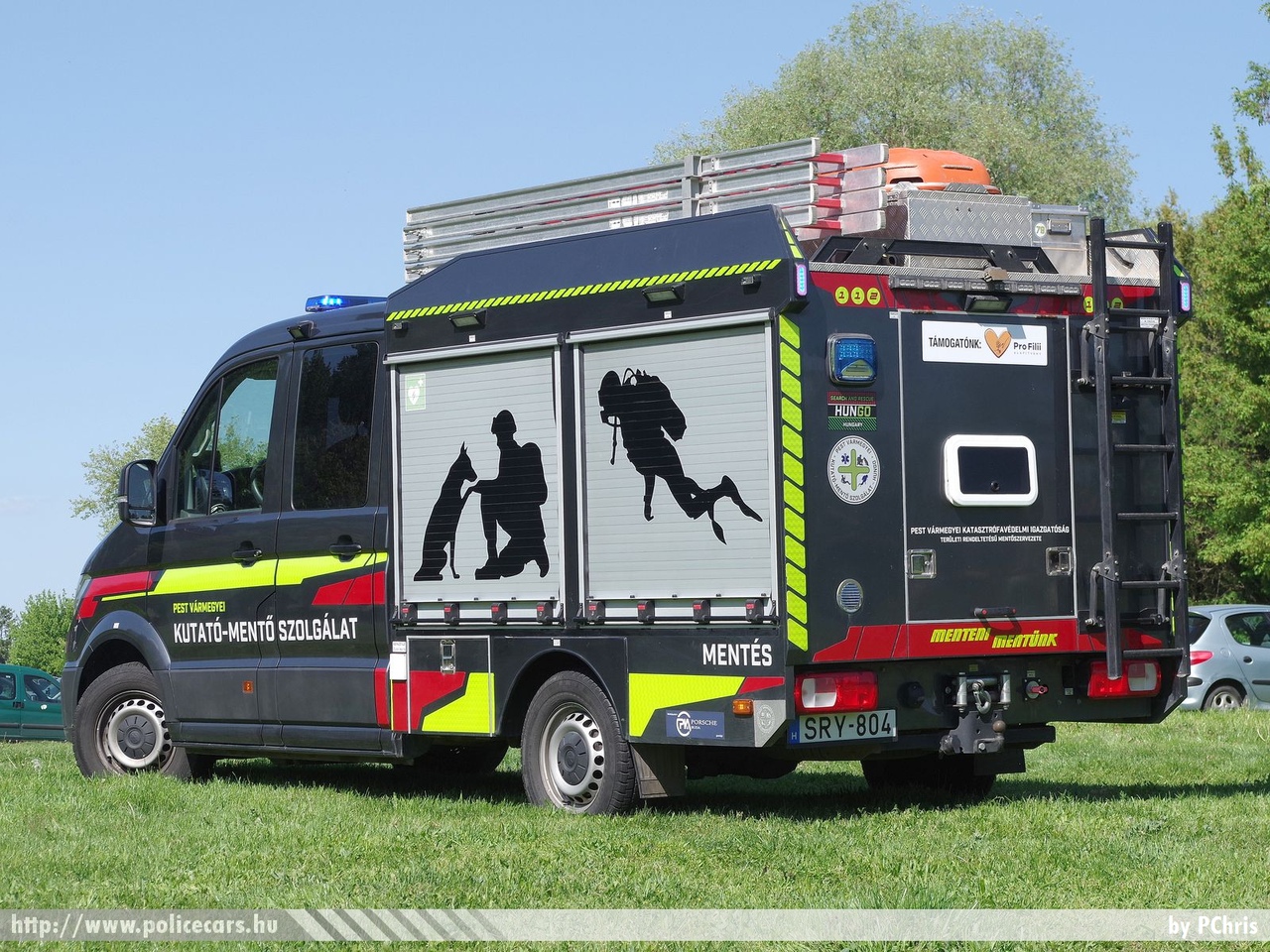 Volkswagen Crafter, Pest Vármegyei Kutató-Mentő Szolgálat, fotó: PChris
Keywords: magyar Magyarország tűzoltó tűzoltóautó tűzoltóság Hungary hungarian fire firetruck speciális mentők special rescue SRY-804