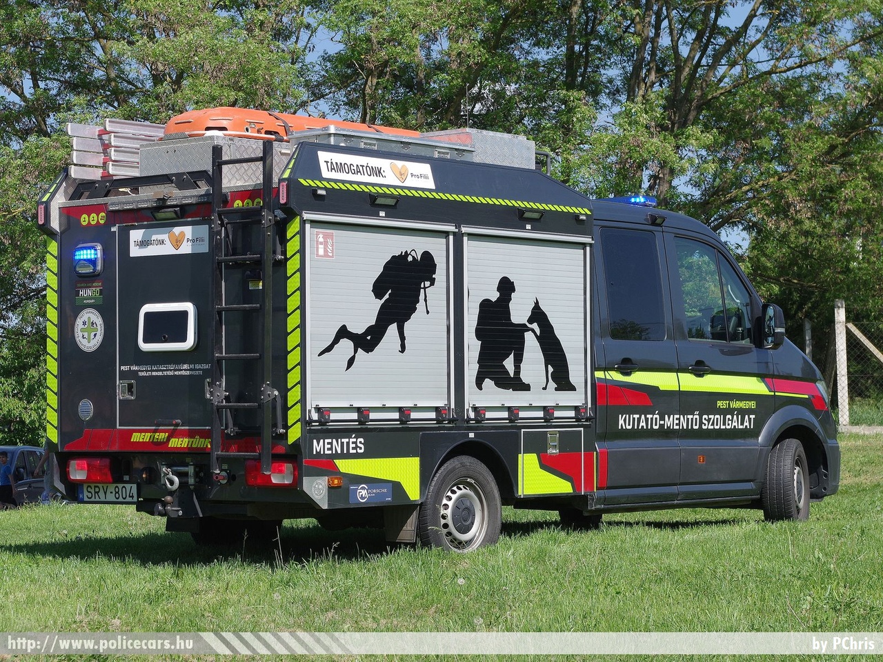 Volkswagen Crafter, Pest Vármegyei Kutató-Mentő Szolgálat, fotó: PChris
Keywords: magyar Magyarország tűzoltó tűzoltóautó tűzoltóság Hungary hungarian fire firetruck speciális mentők special rescue SRY-804