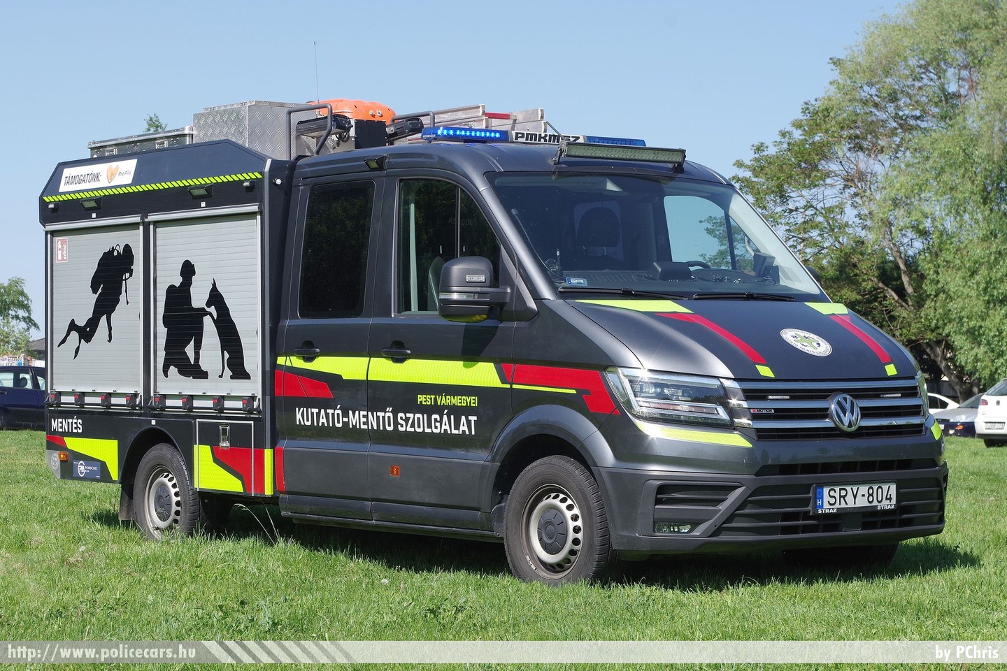 Volkswagen Crafter, Pest Vármegyei Kutató-Mentő Szolgálat, fotó: PChris
Keywords: magyar Magyarország tűzoltó tűzoltóautó tűzoltóság Hungary hungarian fire firetruck speciális mentők special rescue SRY-804