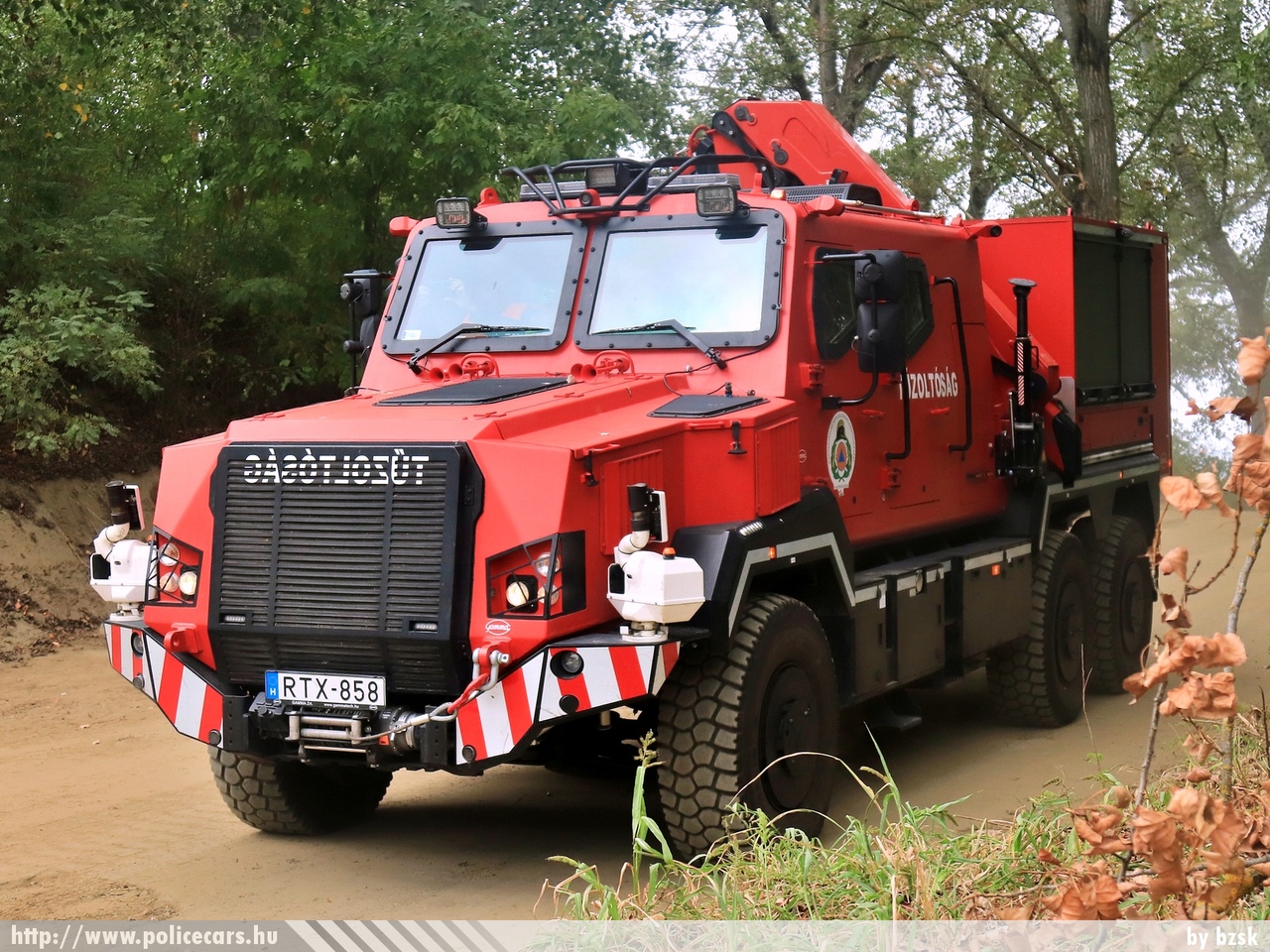 Komondor RDO4336, Csongrád-Csanád Megyei Katasztrófavédelmi Igazgatóság, Szegedi Hivatásos Tûzoltóparancsnokság, fotó: bzsk
Keywords: tûzoltóautó tûzoltó tûzoltóság magyar Magyarország katasztrófavédelem fire firetruck Hungary hungarian RTX-858