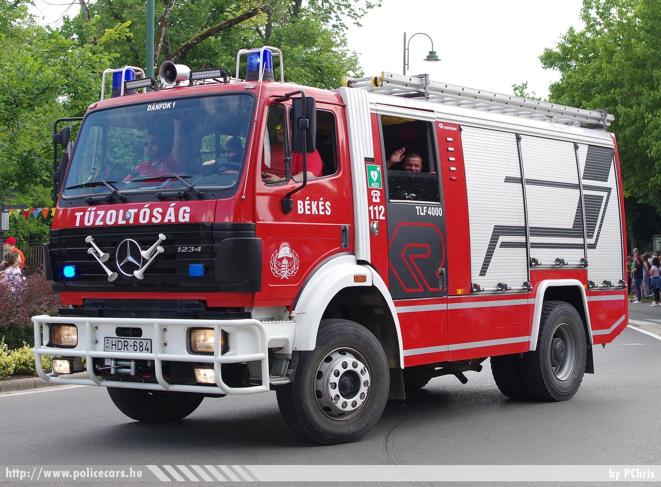 Mercedes-Benz 1234 Rosenbauer TLF 4000 AT, Békési Önkormányzati Tûzoltóparancsnokság, fotó: PChris
Keywords: tűzoltó tűzoltóautó tűzoltóság magyar Magyarország ÖTP hungarian Hungary fire firetruck HDR-684
