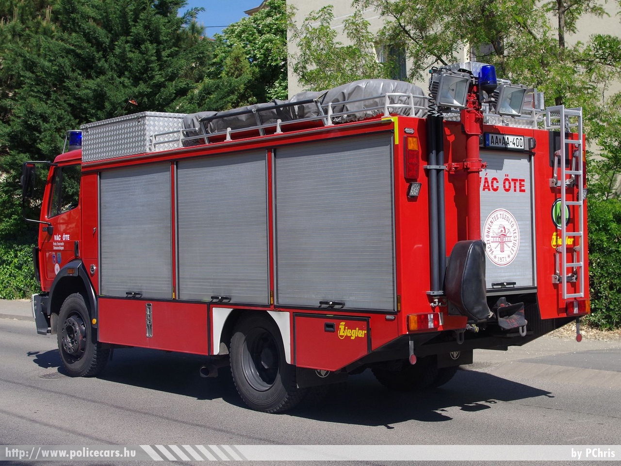 Mercedes-Benz 1222 Ziegler, Vác-Göd Önkéntes Tűzoltó és Polgárőr Egyesület, fotó: PChris
Keywords: ÖTE magyar Magyarország tűzoltó tűzoltóautó tűzoltóság Hungary hungarian fire firetruck AAAA-400