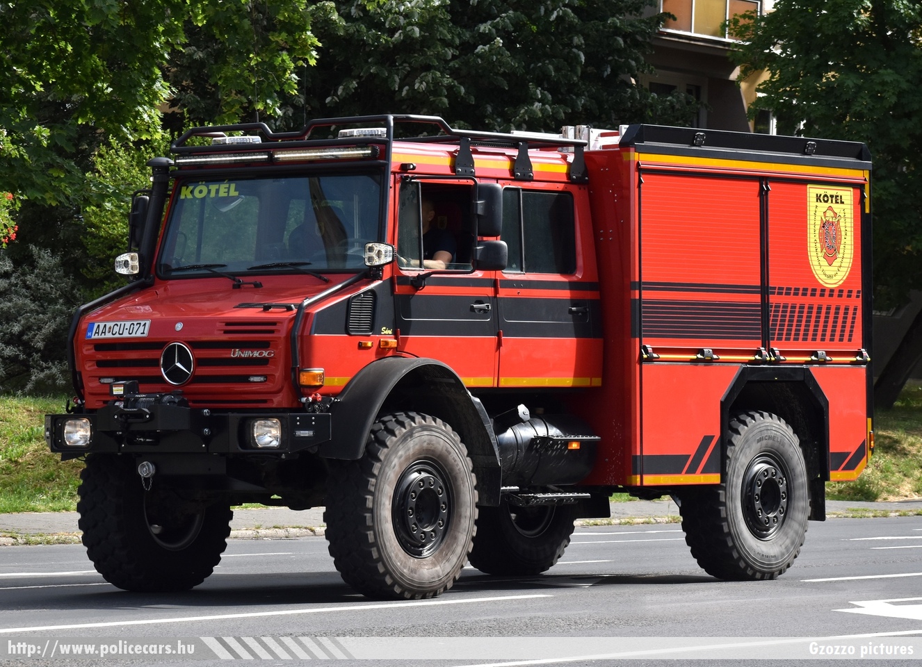 Mercedes Unimog U5000, "KÖTÉL" Kaposvári Önkéntes Tűzoltó és Életmentő Egyesület, fotó: Gzozzo pictures
Keywords: ÖTE magyar Magyarország tűzoltó tűzoltóautó tűzoltóság Hungary hungarian fire firetruck AACU-071