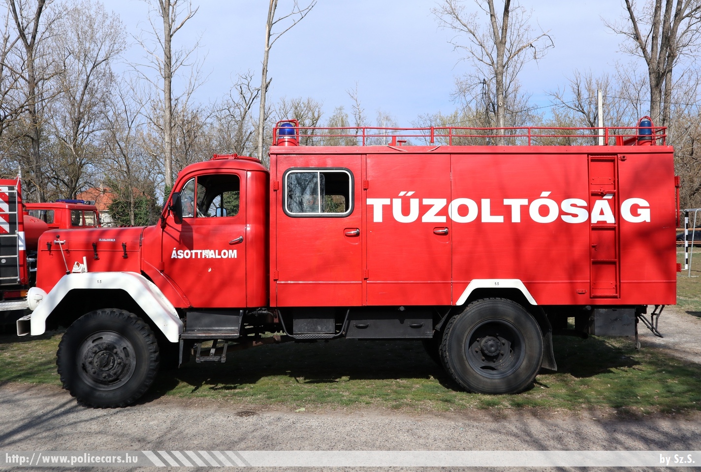 Deutz F125 D10A, Ásotthalom Községi Önkéntes Tűzoltó Egyesület, fotó: Sz.S.
Keywords: ÖTE magyar Magyarország tűzoltó tűzoltóautó tűzoltóság Hungary hungarian fire firetruck GAG-802