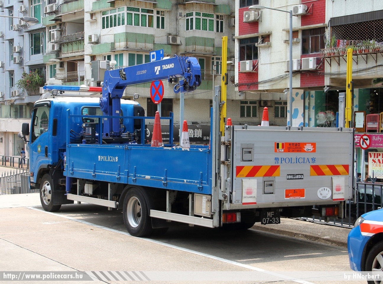 Isuzu, Makaó, fotó: HNorbert
Keywords: Kína kínai rendőr rendőrség rendőrautó police policecar China Macau Makaó