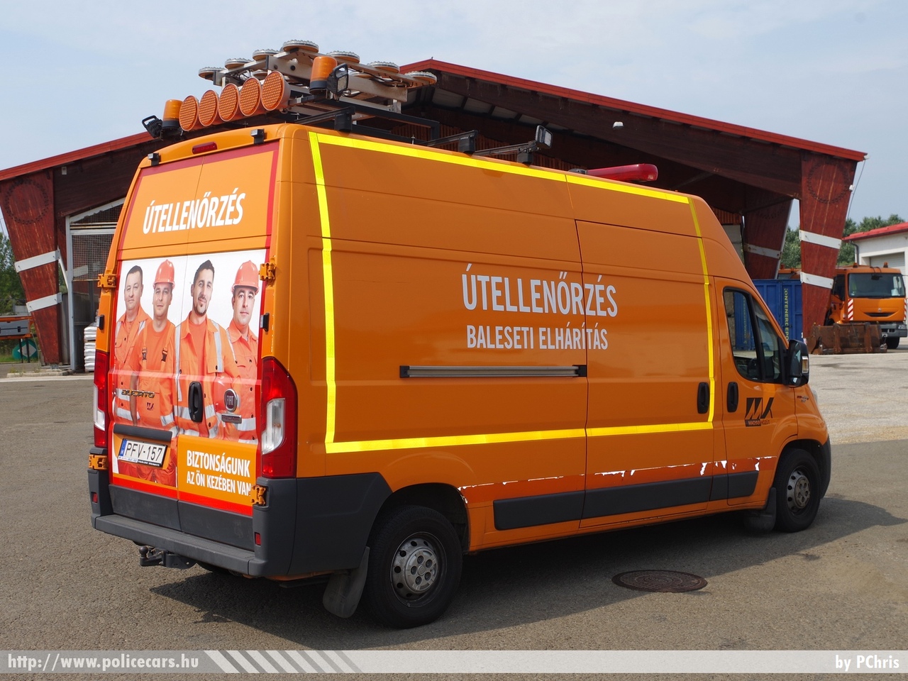 Fiat Ducato, Magyar Közút Nonprofit Zrt., fotó: PChris
Keywords: magyar Magyarország Hungary hungarian közút public road highway PFV-157
