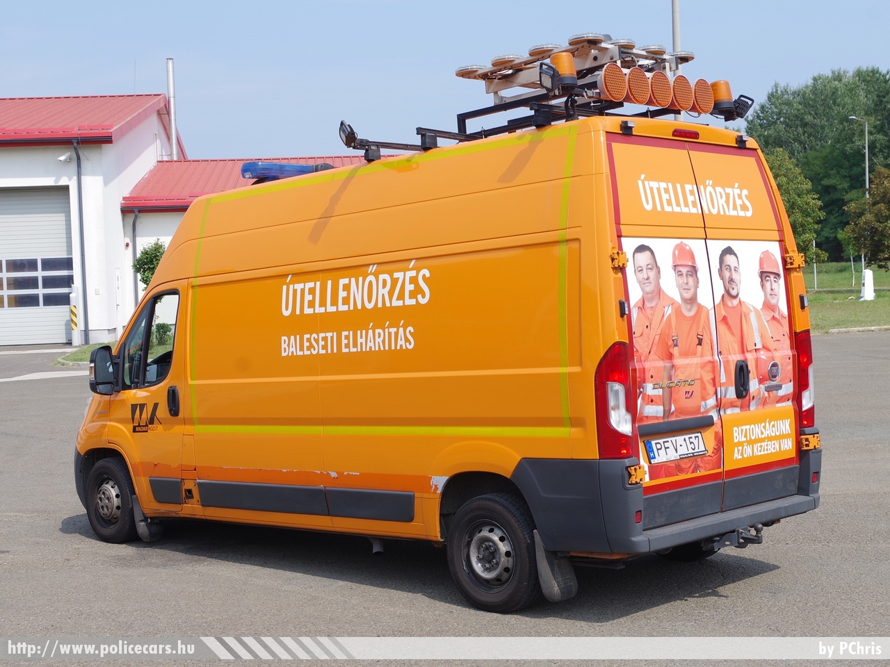 Fiat Ducato, Magyar Közút Nonprofit Zrt., fotó: PChris
Keywords: magyar Magyarország Hungary hungarian közút public road highway PFV-157