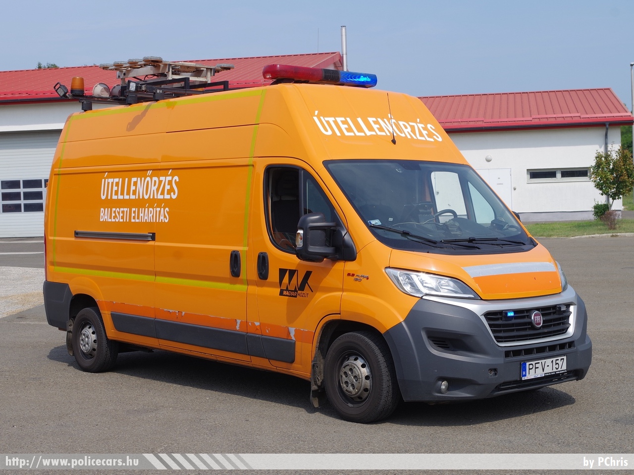 Fiat Ducato, Magyar Közút Nonprofit Zrt., fotó: PChris
Keywords: magyar Magyarország Hungary hungarian közút public road highway PFV-157