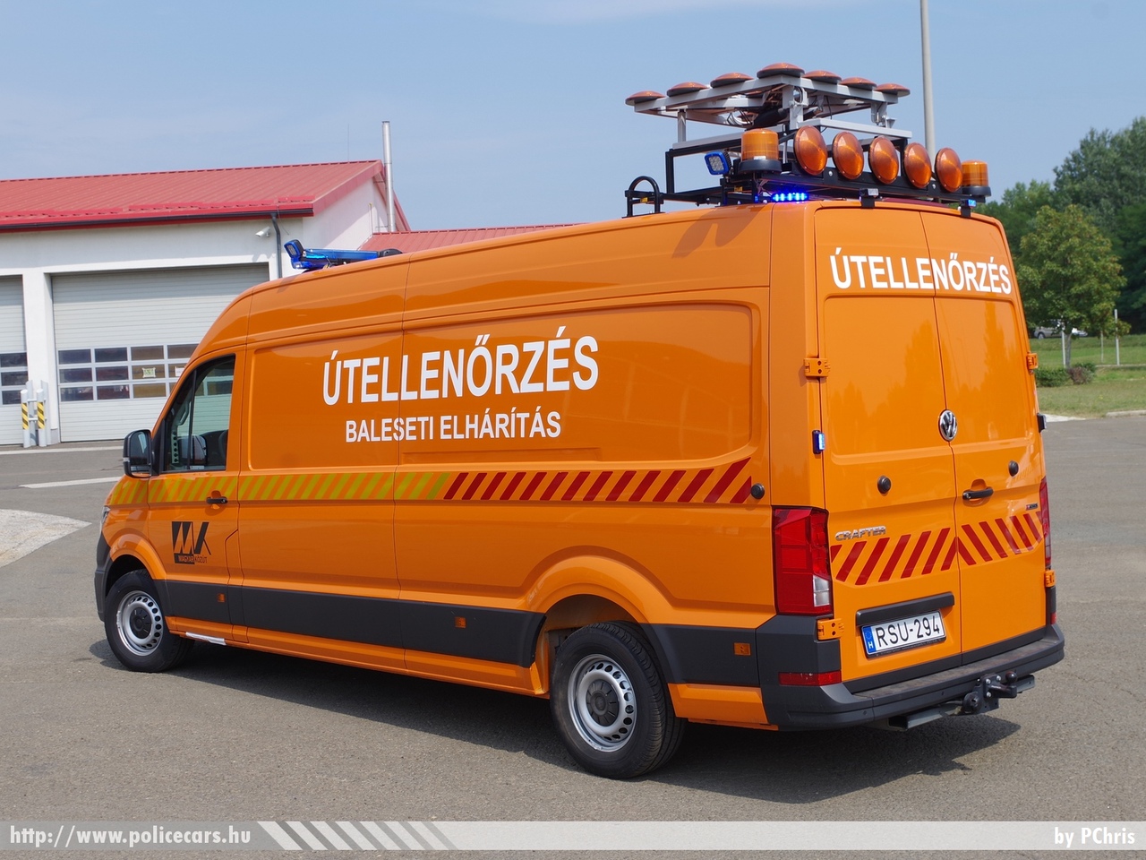 Volkswagen Crafter, Magyar Közút Nonprofit Zrt., fotó: PChris
Keywords: magyar Magyarország Hungary hungarian közút public road highway RSU-294