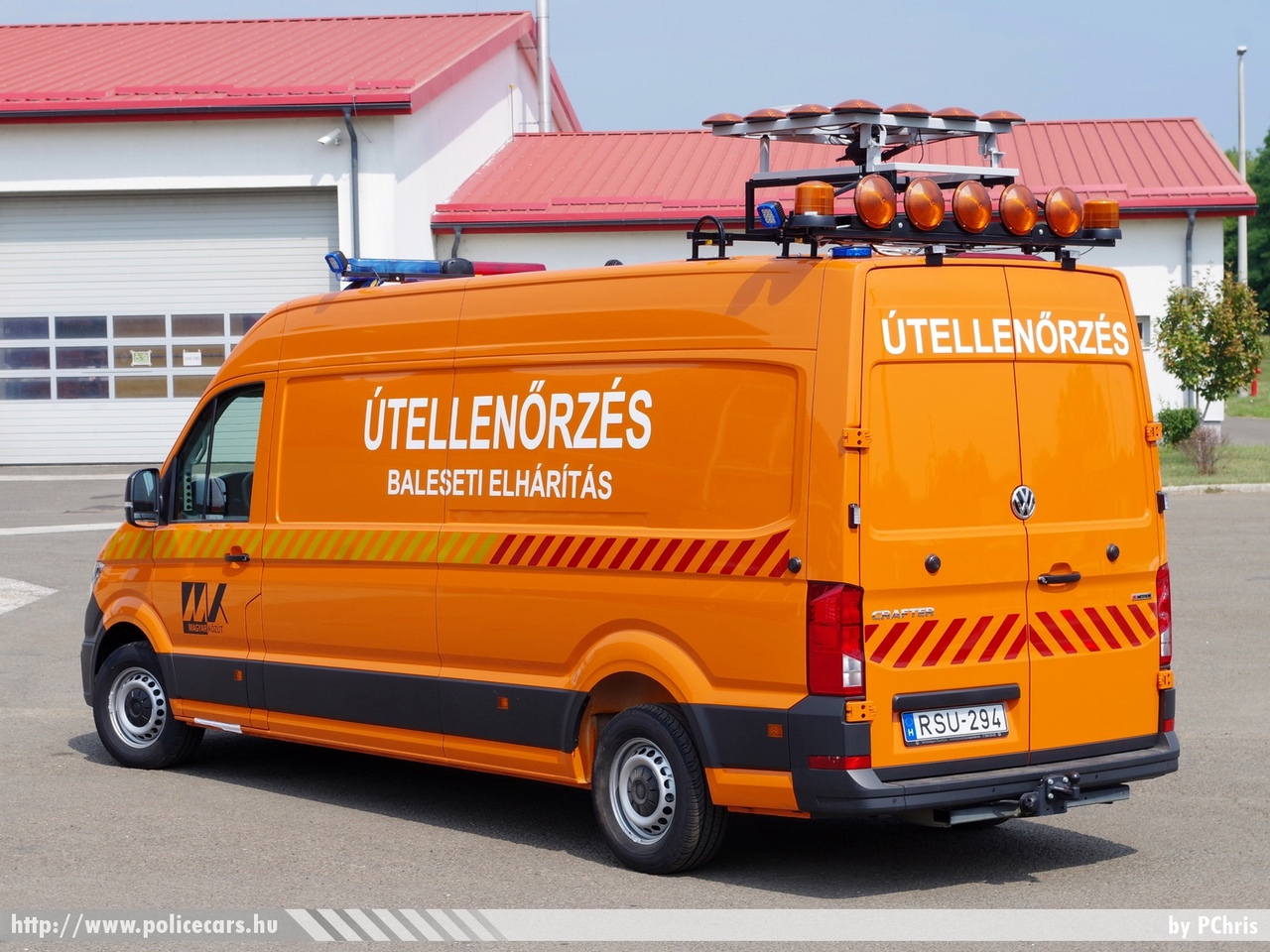 Volkswagen Crafter, Magyar Közút Nonprofit Zrt., fotó: PChris
Keywords: magyar Magyarország Hungary hungarian közút public road highway RSU-294