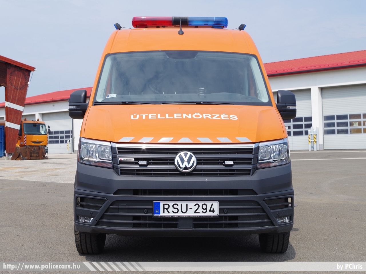 Volkswagen Crafter, Magyar Közút Nonprofit Zrt., fotó: PChris
Keywords: magyar Magyarország Hungary hungarian közút public road highway RSU-294