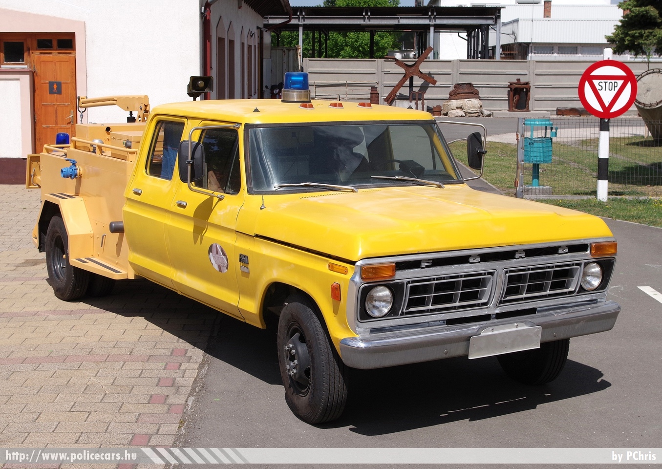Ford F-350, KÖTUKI CS-130, Kiskőrösi Úttörténeti Múzeum, fotó: PChris
Keywords: magyar Magyarország Hungary hungarian közút public road