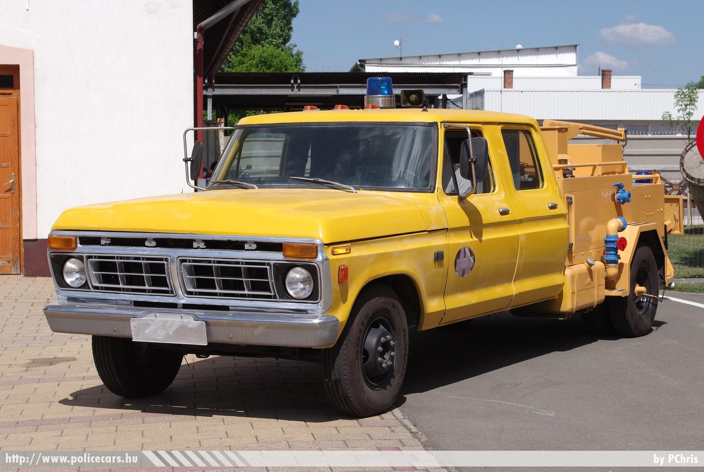 Ford F-350, KÖTUKI CS-130, Kiskőrösi Úttörténeti Múzeum, fotó: PChris
Keywords: magyar Magyarország Hungary hungarian közút public road