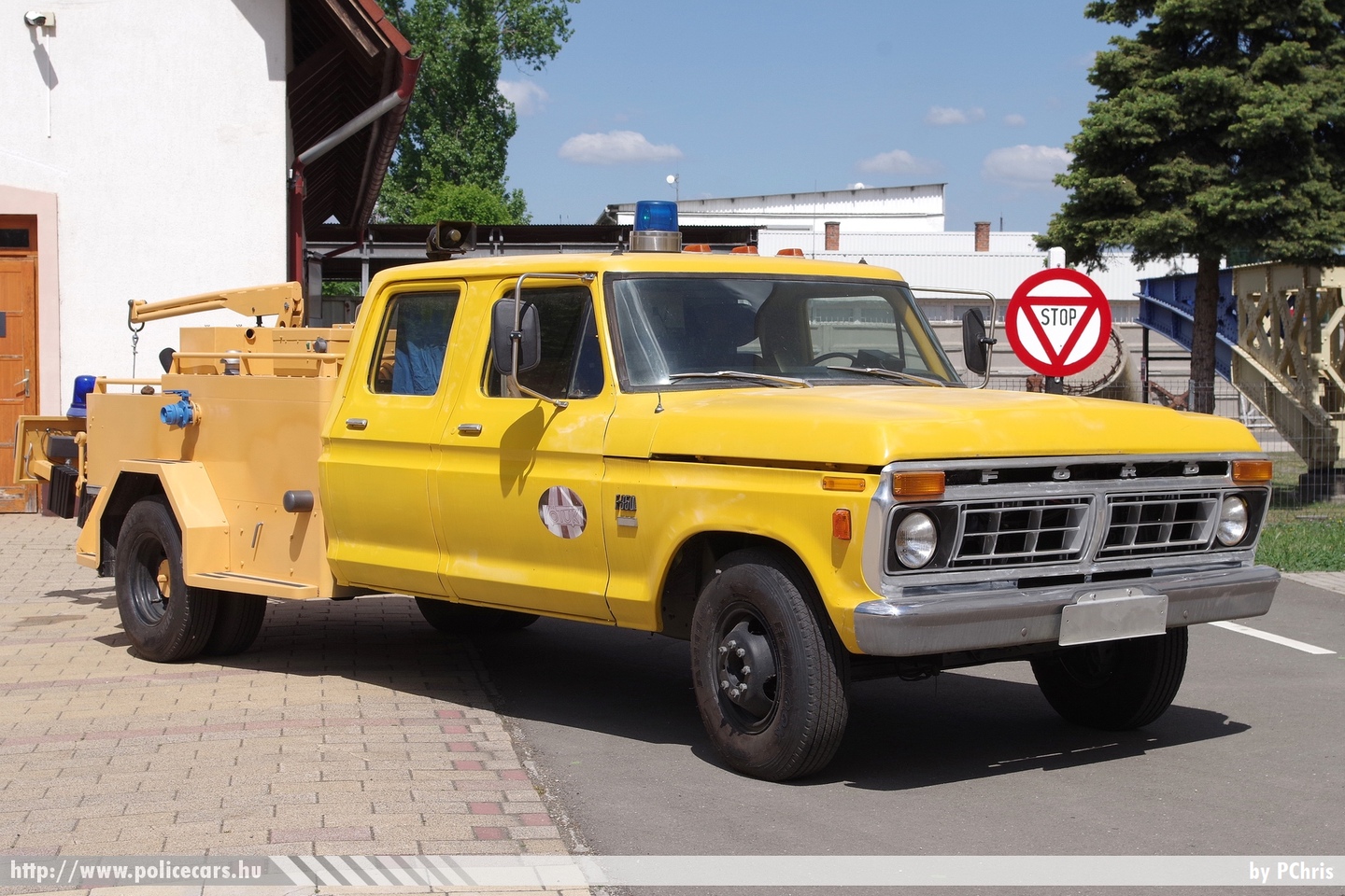 Ford F-350, KÖTUKI CS-130, Kiskőrösi Úttörténeti Múzeum, fotó: PChris
Keywords: magyar Magyarország Hungary hungarian közút public road