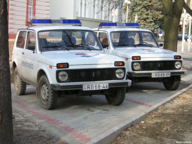 Lada VAZ Niva, fotó: Gzozzo pictures
Keywords: rendőr rendőrautó rendőrség magyar Magyarország vaz RB68-44 RB69-05