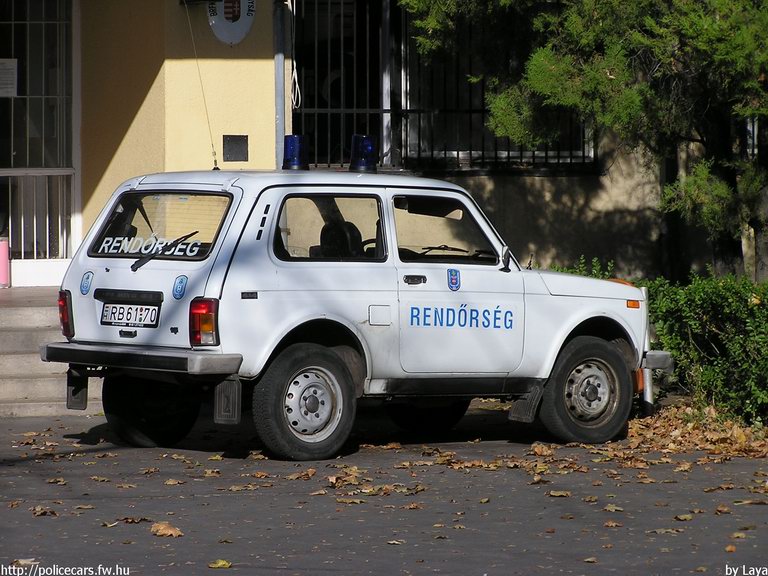Lada VAZ Niva, fotó: Laya
Keywords: rendőr rendőrautó rendőrség magyar Magyarország vaz RB61-70