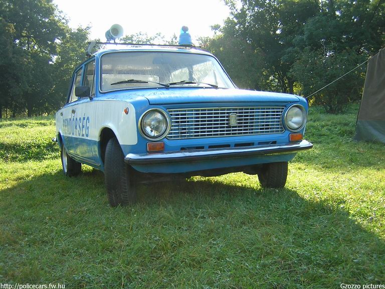 Lada VAZ 2101, fotó: Gzozzo pictures
Keywords: rendőr rendőrautó rendőrség magyar Magyarország vaz
