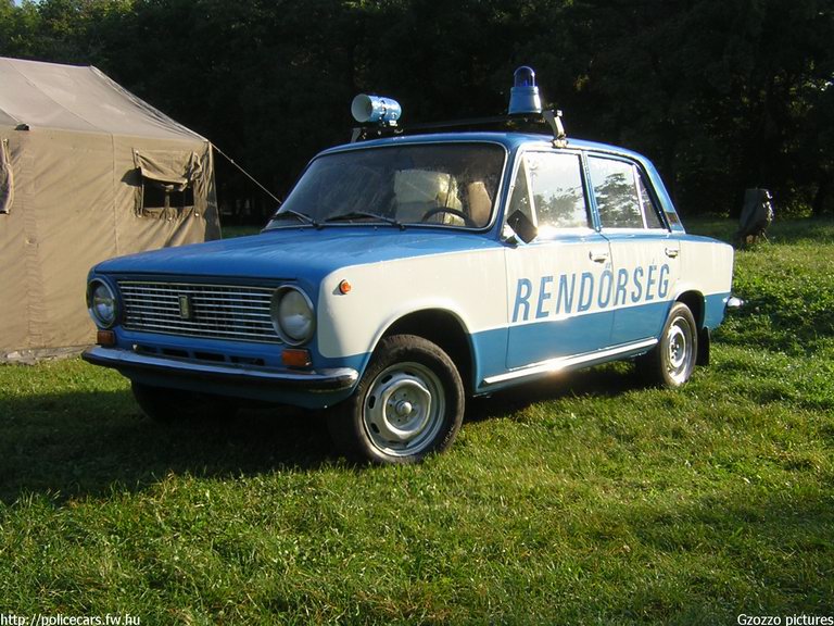 Lada VAZ 2101, fotó: Gzozzo pictures
Keywords: rendőr rendőrautó rendőrség magyar Magyarország vaz