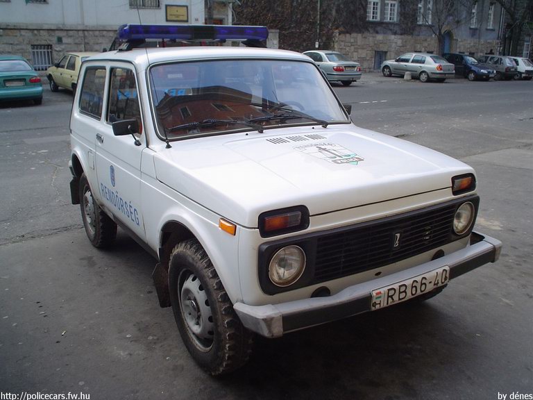 Lada Niva, fotó: dénes
Keywords: rendőr rendőrautó rendőrség magyar Magyarország vaz RB66-40