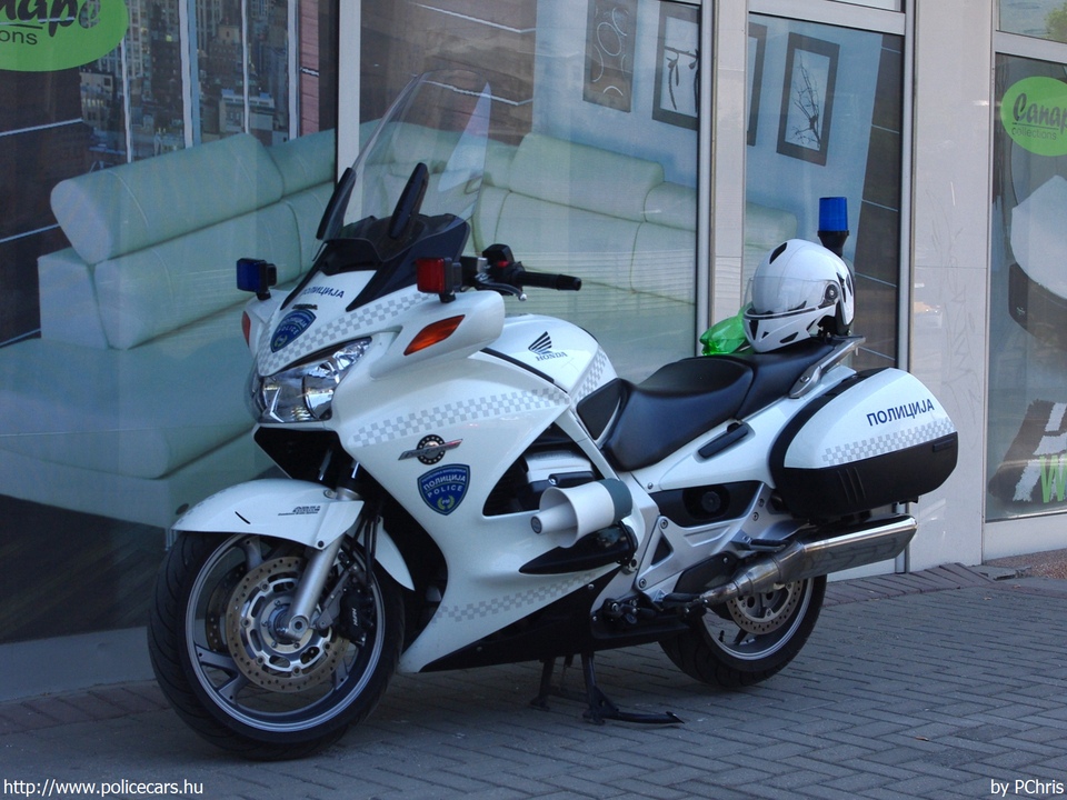 Honda, fotó: PChris
Keywords: Macedónia macedón rendőrmotor rendőrség rendőr police policemotor Macedonia
