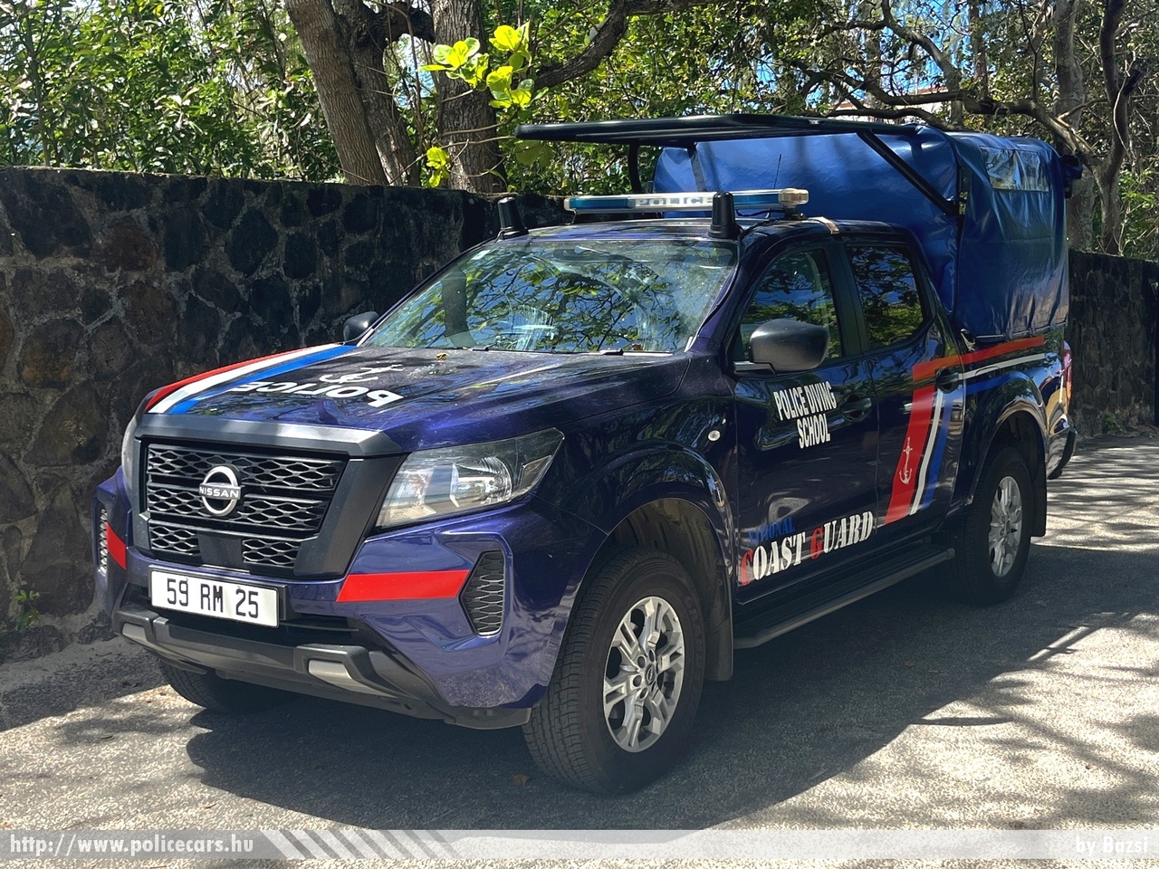 Nissan Navara, National Coast Guard, Police Diving School, fotó: Bazsi
Keywords: rendőr rendőrautó rendőrség police policecar mauritius partiőrség