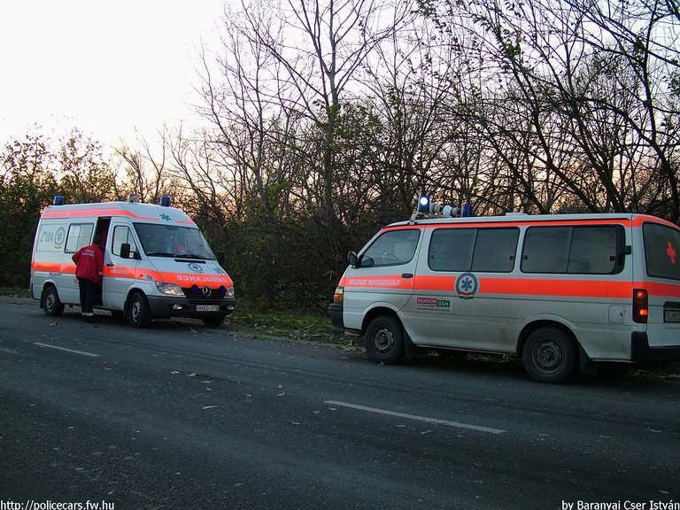 Mercedes-Benz Sprinter, Toyota Hiace, Országos Mentõszolgálat, fotó: Baranyai Cser István
Keywords: OMSZ mentő magyar Magyarország mentőautó HXG-175