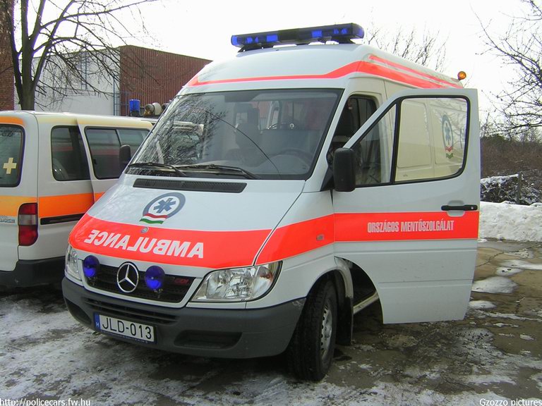 Mercedes Sprinter, Országos Mentõszolgálat, fotó: Gzozzo pictures
Keywords: OMSZ mentő magyar magyarország mentőautó JLD-013