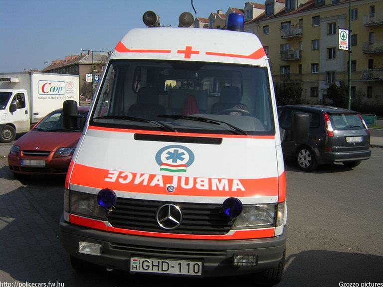 Mercedes Sprinter, Országos Mentõszolgálat, fotó: Gzozzo pictures
Keywords: OMSZ mentő magyar magyarország mentőautó GHD-110