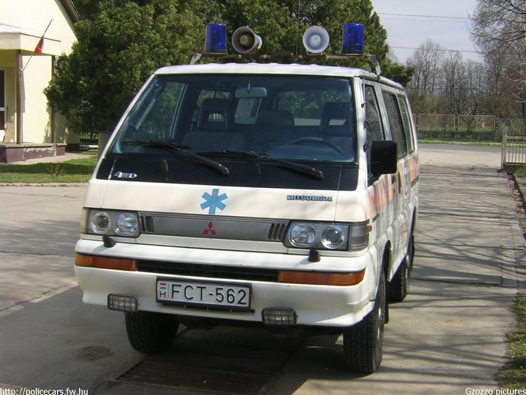 Mitsubishi L300, Országos Mentõszolgálat, fotó: Gzozzo pictures
Keywords: OMSZ mentő magyar magyarország mentőautó FCT-652