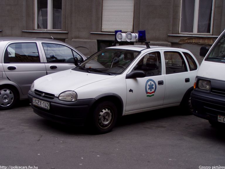 Opel Corsa, Budapest, Országos Mentõszolgálat, fotó: Gzozzo pictures 
Keywords: OMSZ mentő magyar Magyarország mentőautó GZX-142