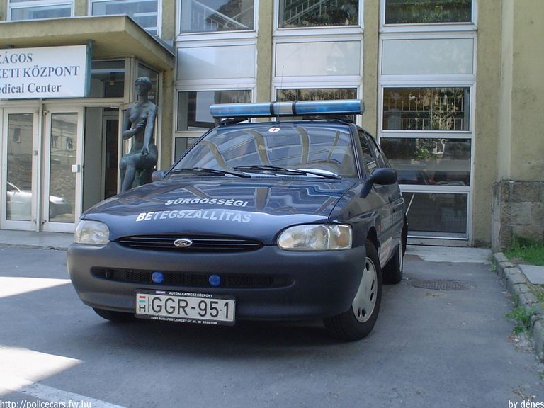 Ford Escort, Országos Gyógyintézeti Központ (OGYIK), Budapest, vérszállítás, fotó: dénes
Keywords: mentő magyar Magyarország mentőautó GGR-951