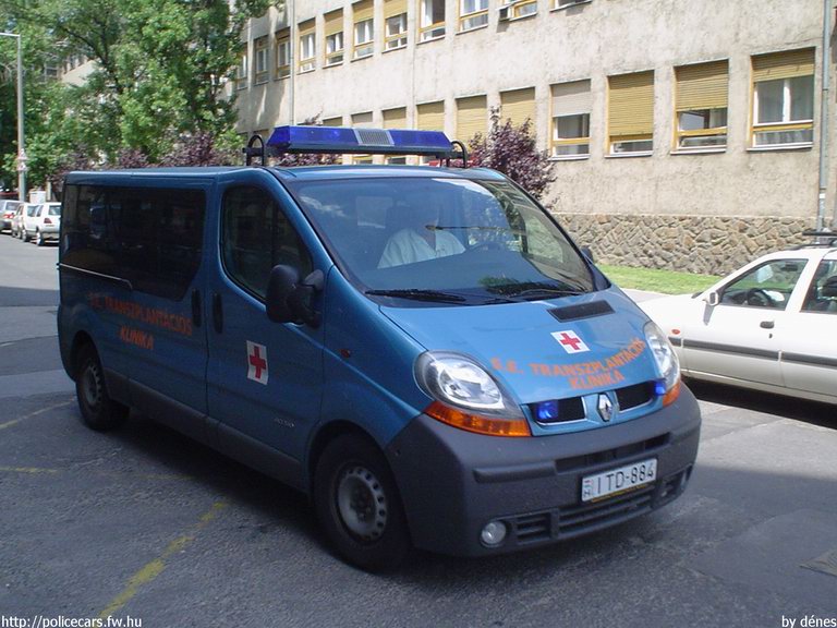 Renault Trafic, Semmelweis Egyetem Transzplantációs Klinika, fotó: dénes
Keywords: mentő magyar magyarország mentőautó ITD-884