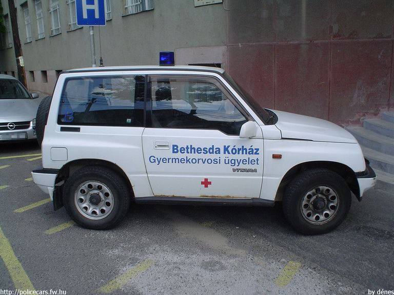 Suzuki Vitara, Budapest, gyermekorvosi ügyelet, Bethesda Kórház, fotó: dénes
Keywords: mentő magyar Magyarország mentőautó DZK-688