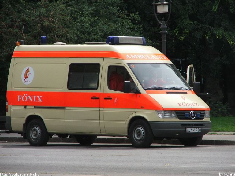 Mercedes-Benz Sprinter, Fõnix S.O.S. Zrt., fotó: PChris
Keywords: mentő magyar Magyarország mentőautó JAW-730